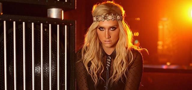 Ke$ha encontra pelo pubiano desconhecido em sua cama