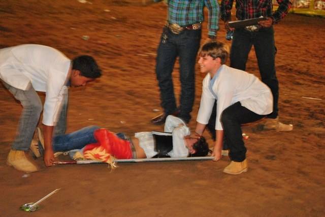 Expovil 2013: Público vibra com os cowboys e cowgirls do Rodeio Mirim