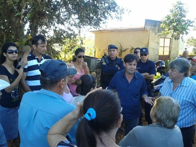 Acordo entre manifestantes e secretários suspende protestos e estrada é liberada