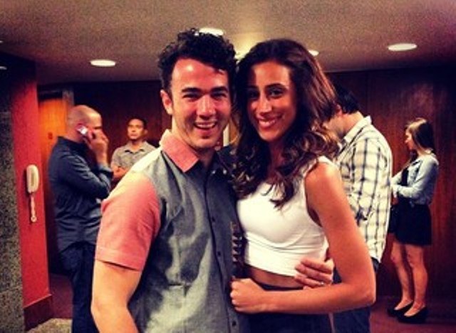 Mulher de Kevin, do Jonas Brothers, está grávida