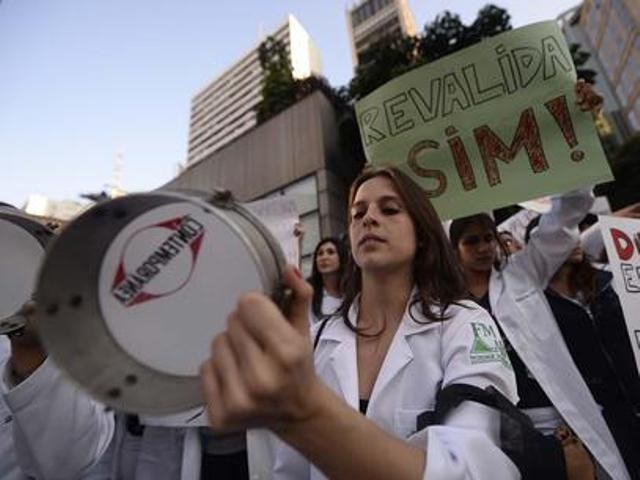 ACADÊMICOS DE MEDICINA