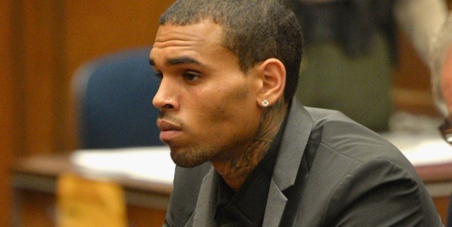 Juiz revoga condicional e Chris Brown pode ir para a prisão