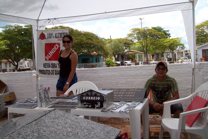 COMÉRCIO É INTENSO EM FRENTE AO CEMITÉRIO DE VILHENA