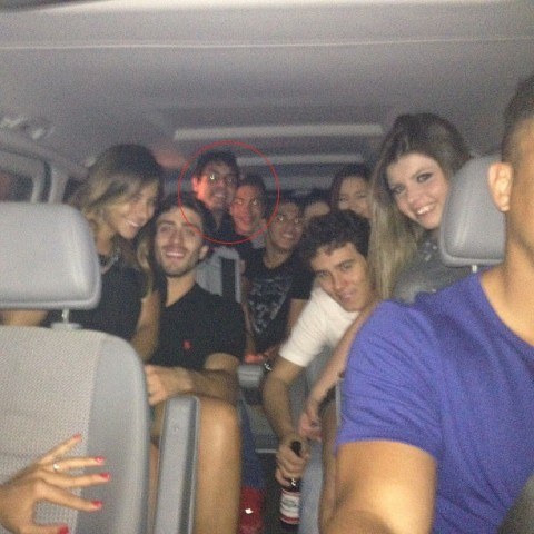 Filho de Ronaldo curte noite com Bruno De Luca e amigos em Ibiza