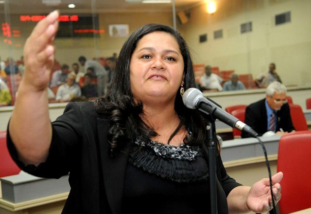 Vilhenenses estão apavorados por terem entregado documentos a deputada 