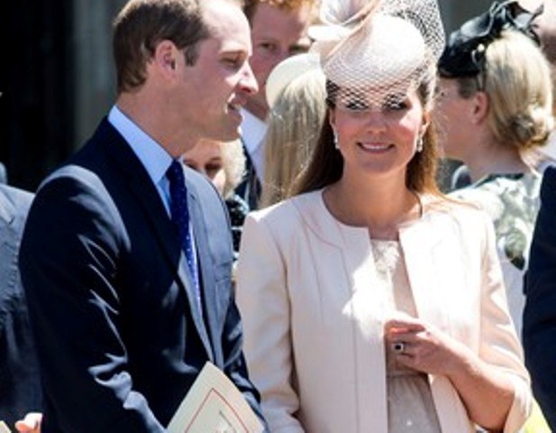 Kate Middleton e príncipe William deixam casa rumo a Londres