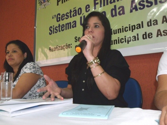 Primeira-dama de Vilhena ministra palestra sobre gestão pública em Pimenteiras