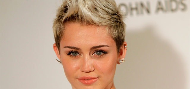 Miley Cyrus sugere que Bieber pare de ser estúpido