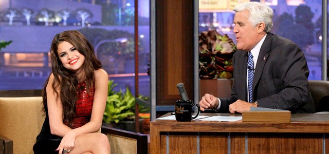 Primeiro drinque da maioridade de Selena Gomez foi uma dose de uísque
