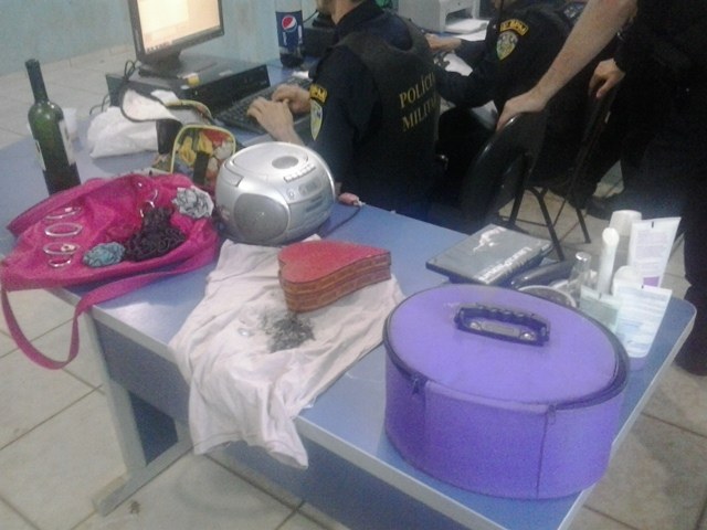 Travestis são presos em Vilhena acusados de receptação de produtos furtados