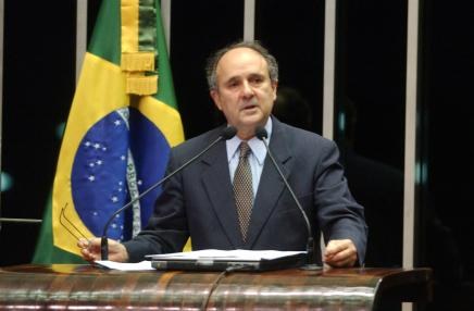 CRISTÓVAM BUARQUE: SENADO PODE ATRASAR EM DOIS ANOS A POSSE DE GURGACZ