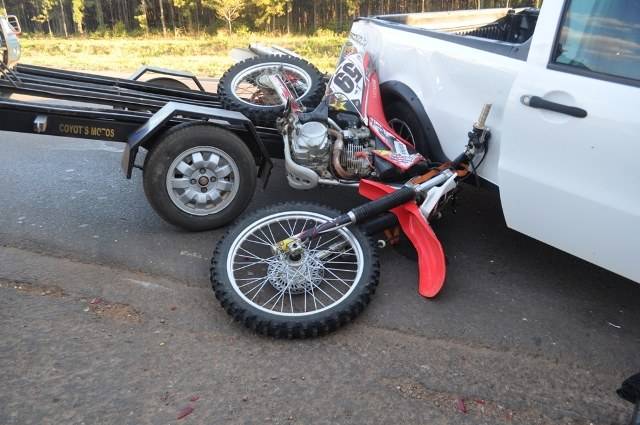 Picape bate em caminhão na BR 364 em Vilhena; duas pessoas ficaram feridas