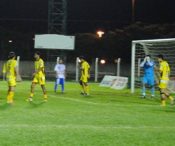Jogando em casa, Genus deixa escapar vitória nos minutos finais