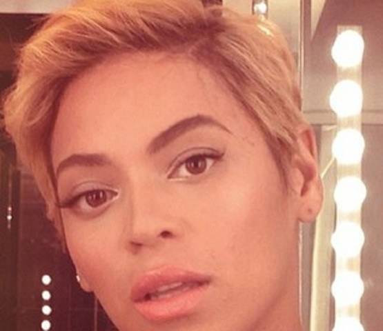 Após prender o cabelo no ventilador, Beyoncé assume estilo