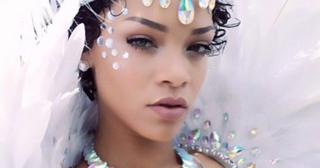 Familiares de Rihanna estão preocupados com gasto de dinheiro 
