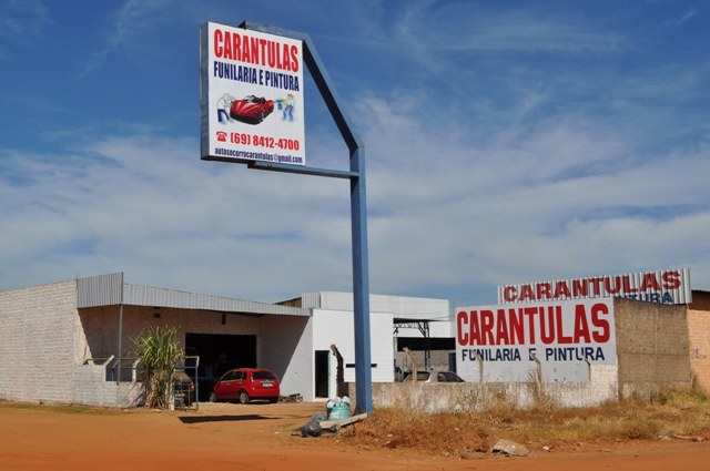 Ladrão invade oficina e leva carro de cliente; arrombador conhecia bem o local