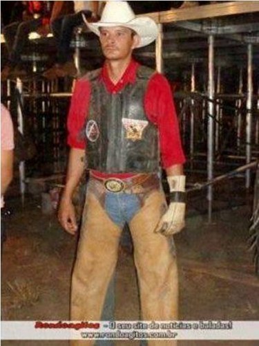 Rapaz de 28 anos pisoteado por boi em Colorado morre chegando ao HR