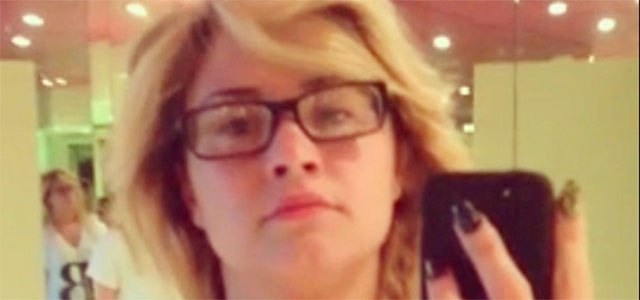  Demi Lovato surpreende fãs e publica foto sem maquiagem e com óculos de grau