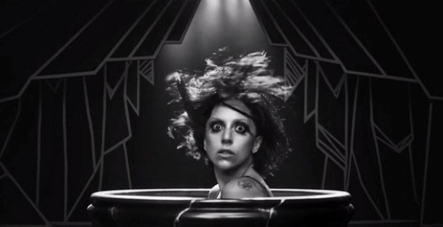 Lady Gaga lança clipe de "Applause"