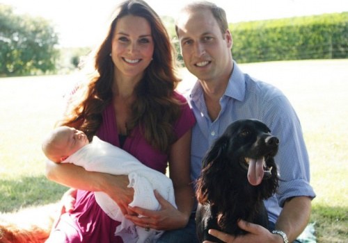 Príncipe William e Kate Middleton divulgam fotos oficiais da família
