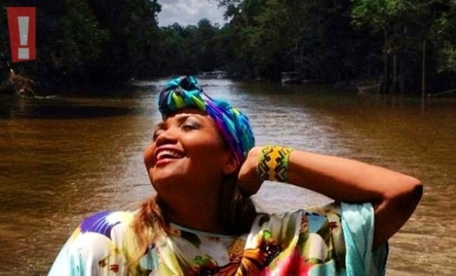 "Sou ryca", diz Gaby Amarantos em foto na Amazônia