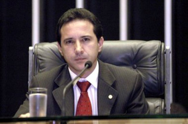 16 deputados votam para não cassar Natan, mas 39 querem perda do mandato