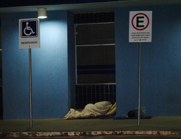 Moradores de rua despertam curiosidade, mas não solidariedade em Vilhena