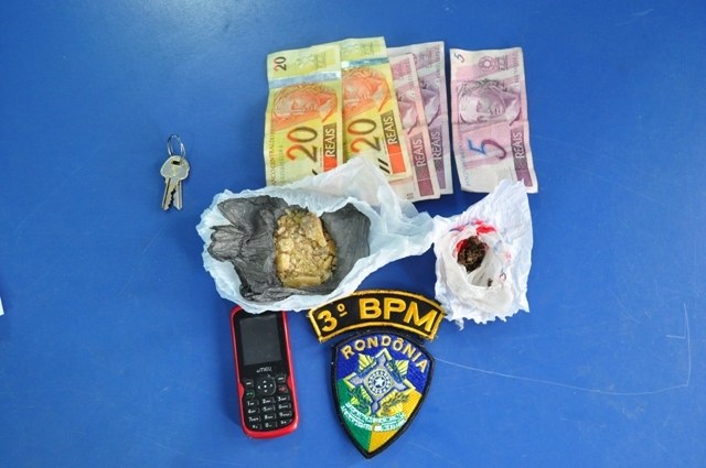 Homens tentam fugir de viatura da polícia e são presos com drogas em Vilhena