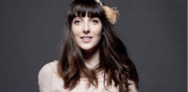 Clarice Falcão lança mais uma música engraçadinha