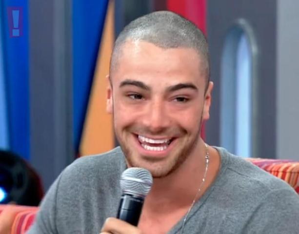 Novo visual! Felipe Titto está quase careca