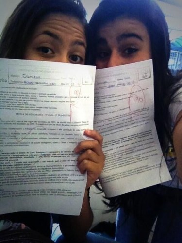 Daniele Favatto, filha de Romário, comemora boa nota em geografia