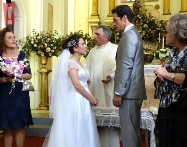 Após revelar gravidez, Valdirene é abandonada no altar
