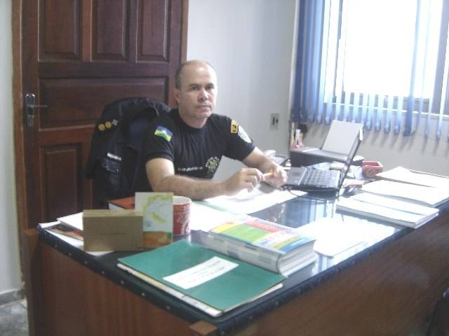 Ouvintes de rádio pressionam comandante da PM e denunciam policiais ao vivo
