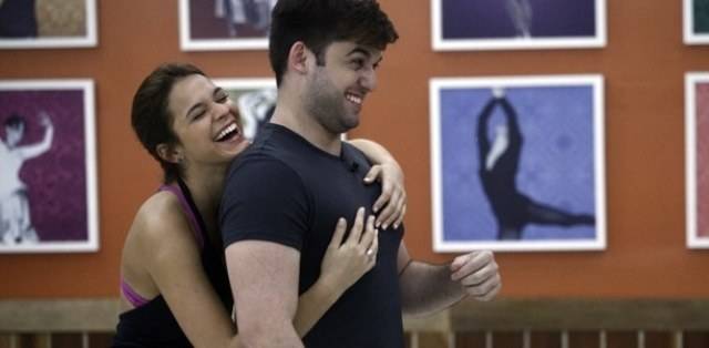 Marquezine brinca no “Dança”: “Átila, o selinho não estava combinado!”