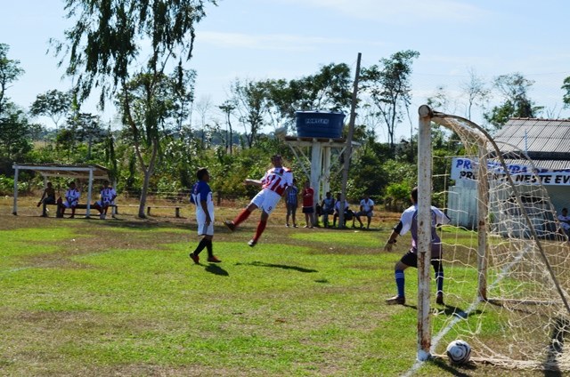 Copa Macedo Madeiras: Crediário Souza vence Friboi e cola no líder do Grupo B 