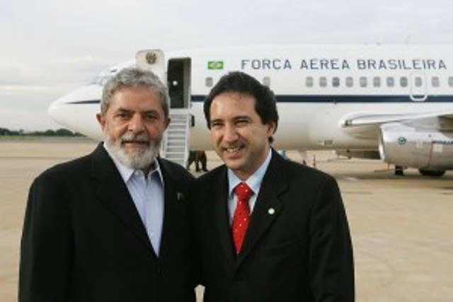 Revista Veja explora foto de Natan com Lula publicada por assessores no Facebook