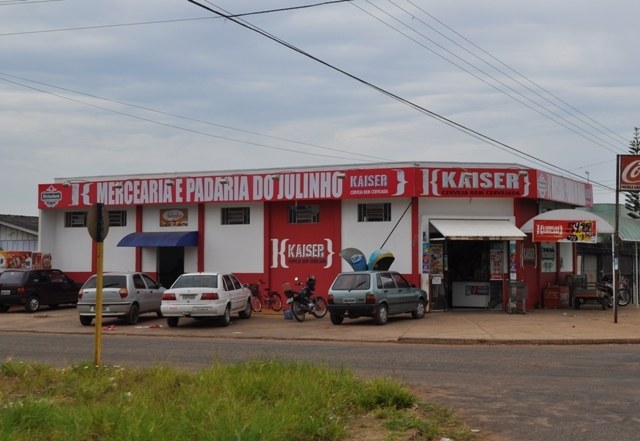 Rotina: assaltantes atacam Mercearia do Julinho e até cliente é roubado