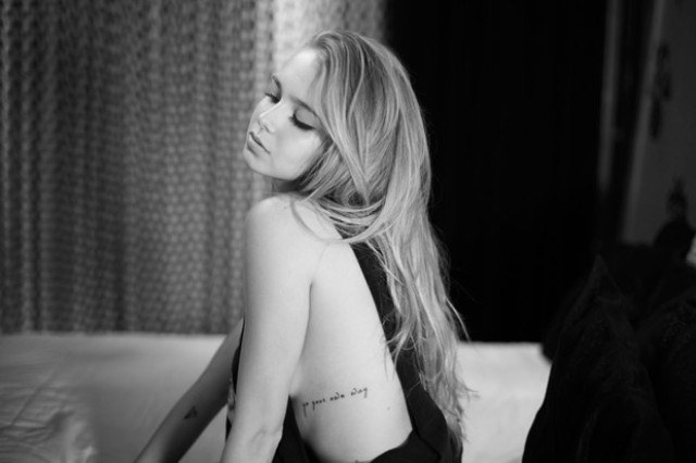 Filha de Fernando Scherer mostra as suas tatuagens