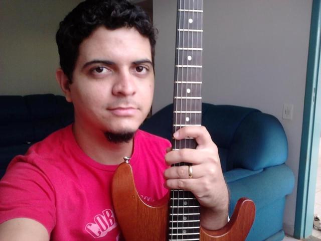 Músico vilhenense vence concurso e se torna endorser da Tagima (1)
