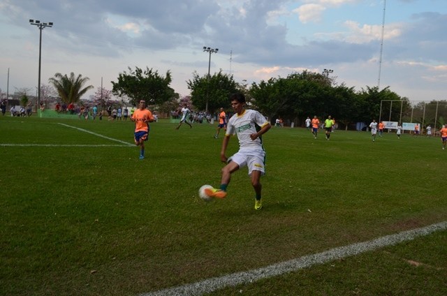 Quatro jogos abriram neste sábado na Taça ACIV de Futebol 2013