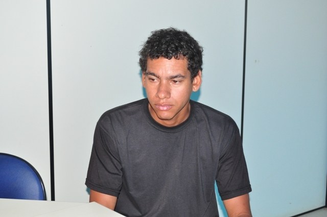Vilhena: colombiano que cata latinhas encontra bolsa de idosa roubada por casal