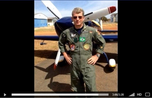 Imagens de celular mostram queda de avião e resgate do corpo de piloto na região