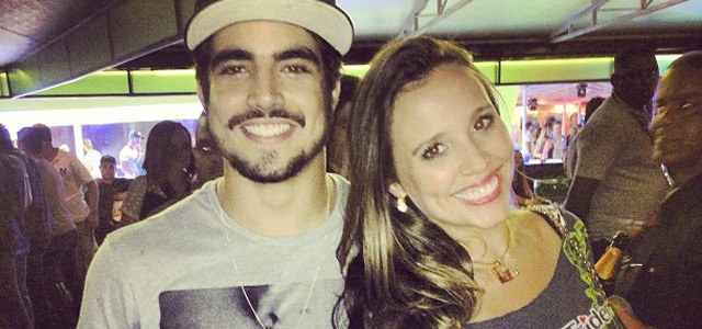 Suposto affair de Caio Castro se revolta no Twitter e manda "beijo pro recalque"