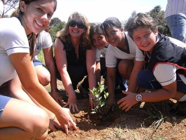 PARCERIA ENTRE ESCOLAS E POLICIA FEDERAL NEUTRALIZA CARBONO NA ATMOSFERA