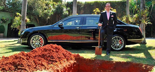 Chiquinho Scarpa chora ao falar do enterro de seu carro milionário