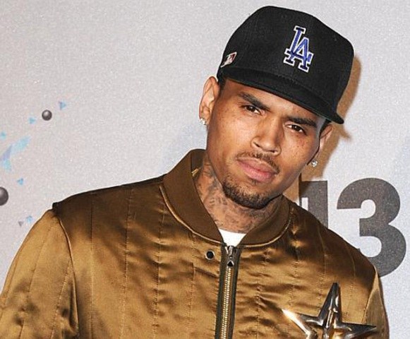 Após adiamentos, Chris Brown pretende lançar "X" como álbum duplo