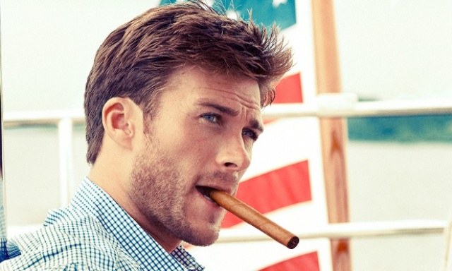 Filho de Clint Eastwood, Scott, faz sucesso na internet após sessão de fotos