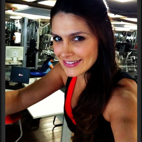 Natália Guimarães volta a malhar após ter gêmeas: "Alforria da médica"