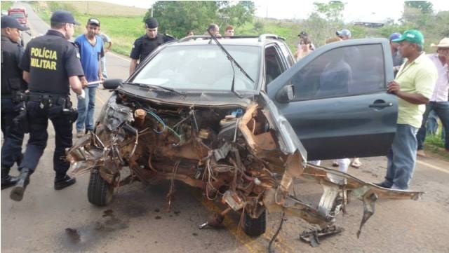 Batida frontal de picapes fere fazendeiro e mata comerciante em Colorado