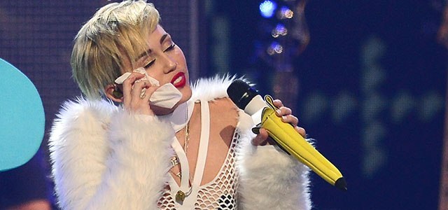 Miley Cyrus chegou a fingir gravidez para segurar noivado com Liam